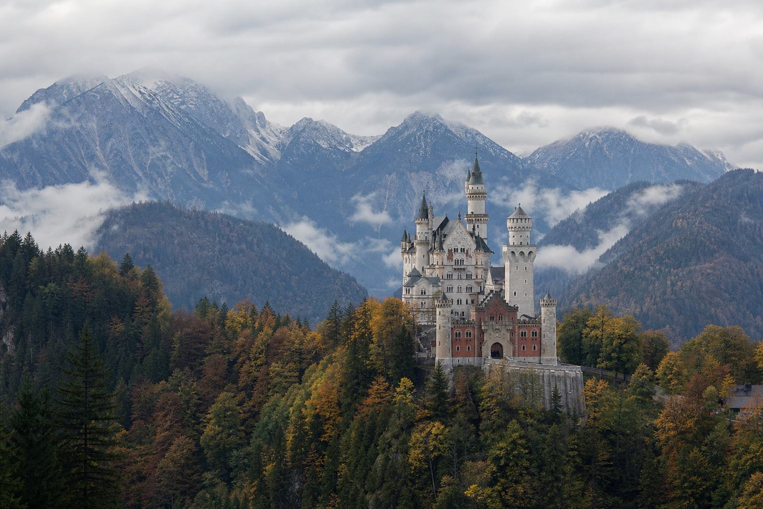 Schloss über dem Tal